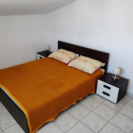 Apartments By The Sea Tisno, Murter - 5141 Bagian luar foto