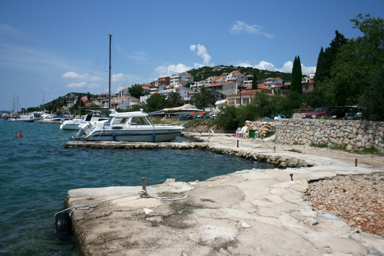 Apartments By The Sea Tisno, Murter - 5141 Bagian luar foto