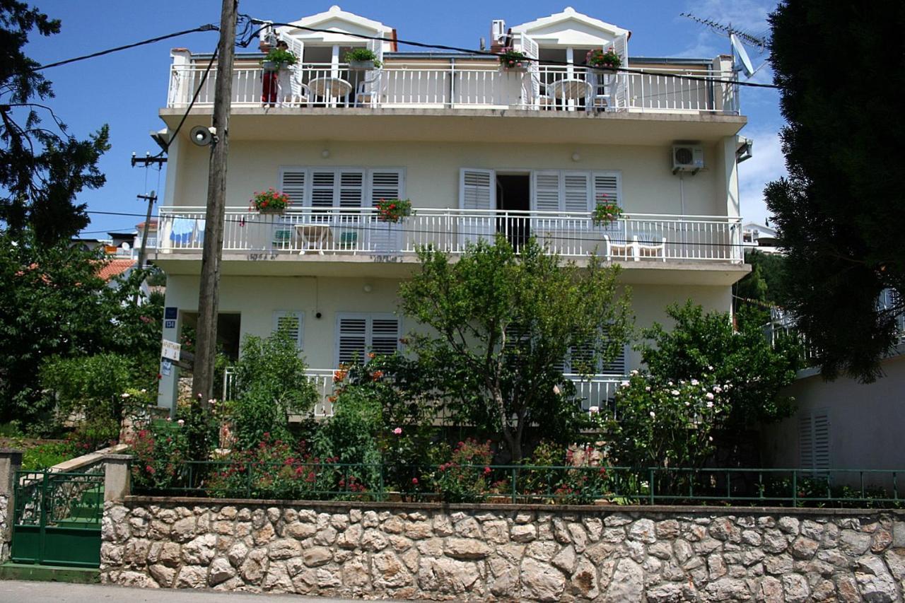 Apartments By The Sea Tisno, Murter - 5141 Bagian luar foto
