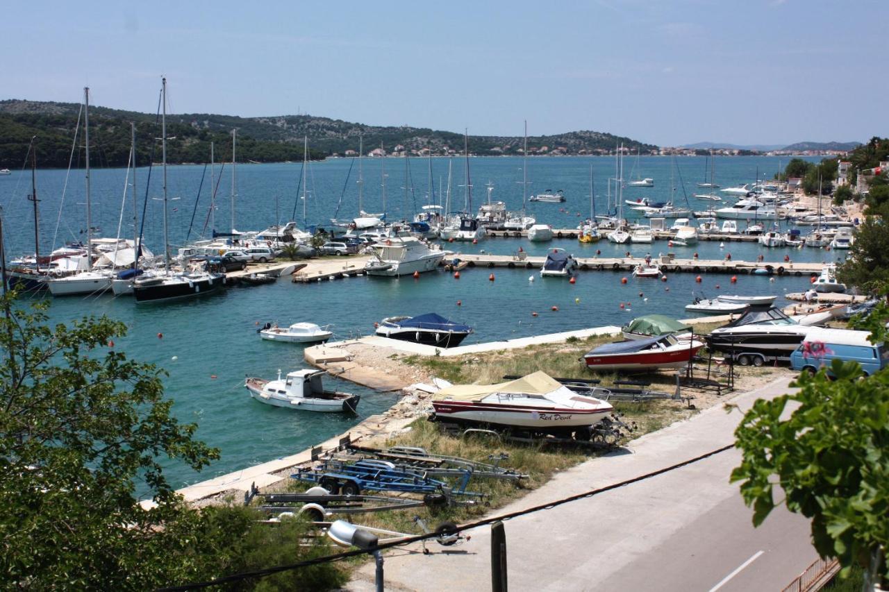 Apartments By The Sea Tisno, Murter - 5141 Bagian luar foto